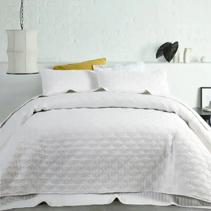 Accessorize Opaco White Coverlet Set