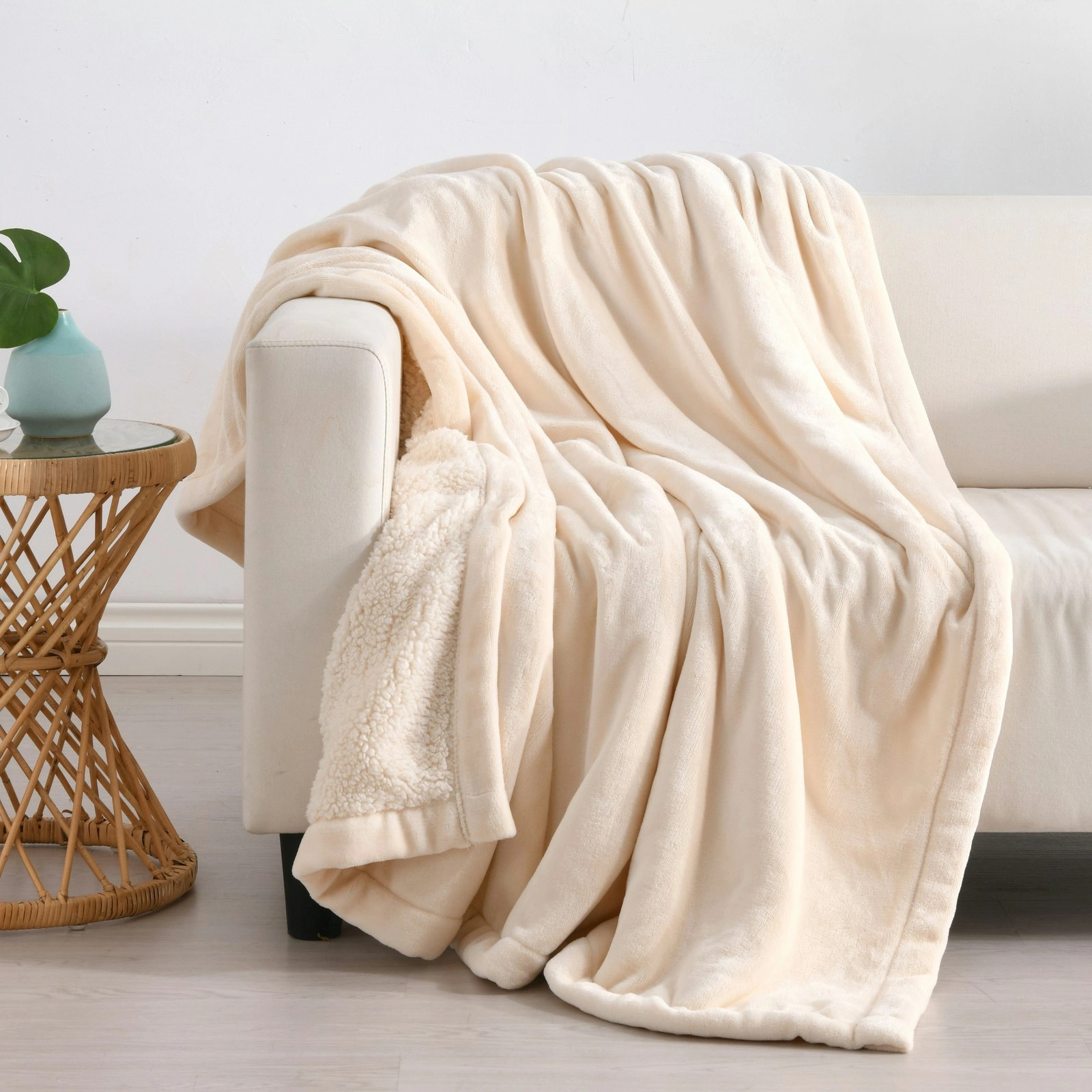 Serene Hudson Fleece and Sherpa Reverse Throw Blanket Cream 130x170cm