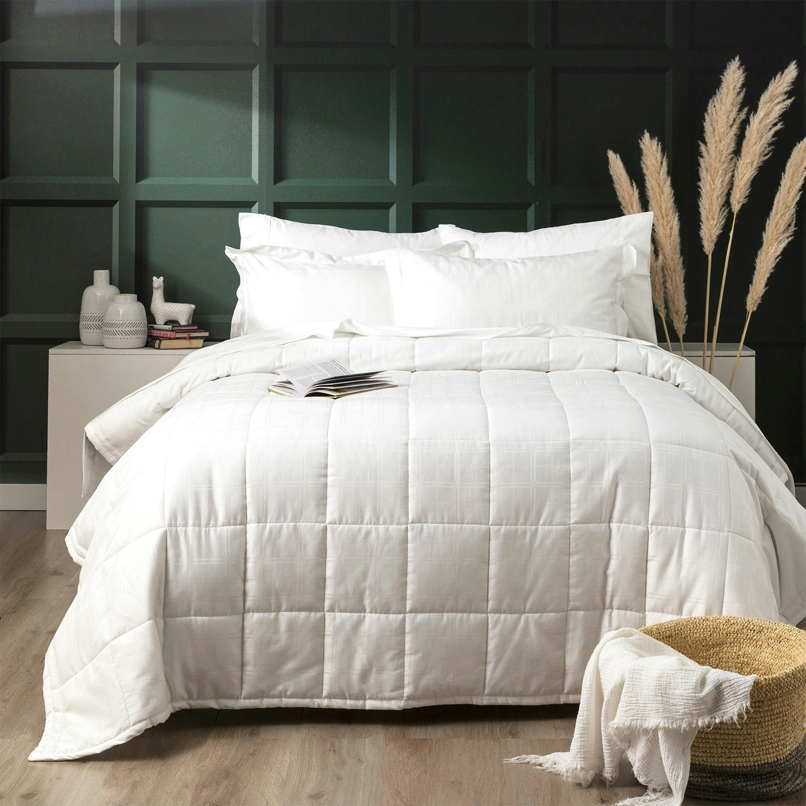 White Willow 500 TC Cotton Jacquard Comforter Set by Ddecor Home