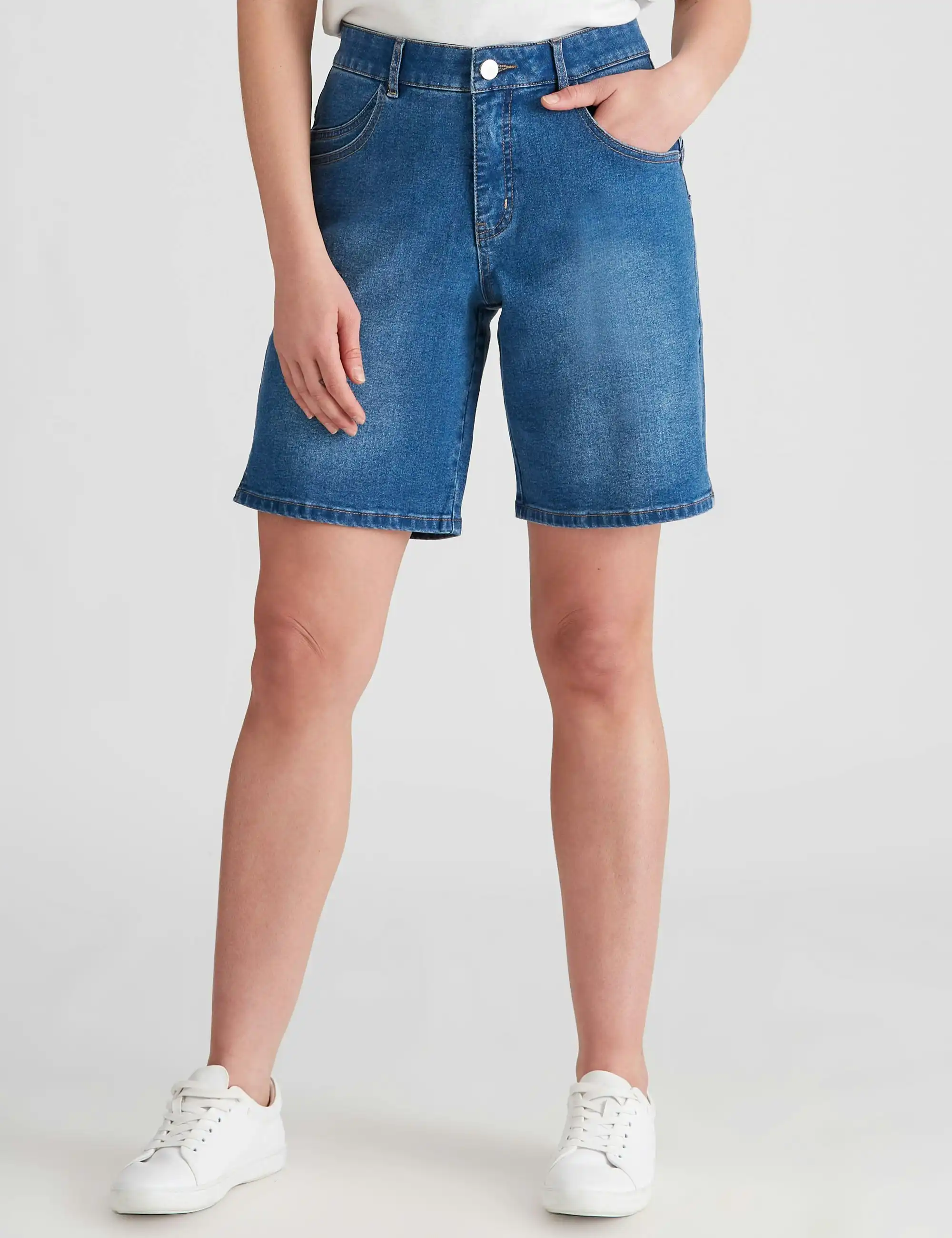 Rockmans Mid Thigh Double Pocket Basic Shorts (Mid Wash)