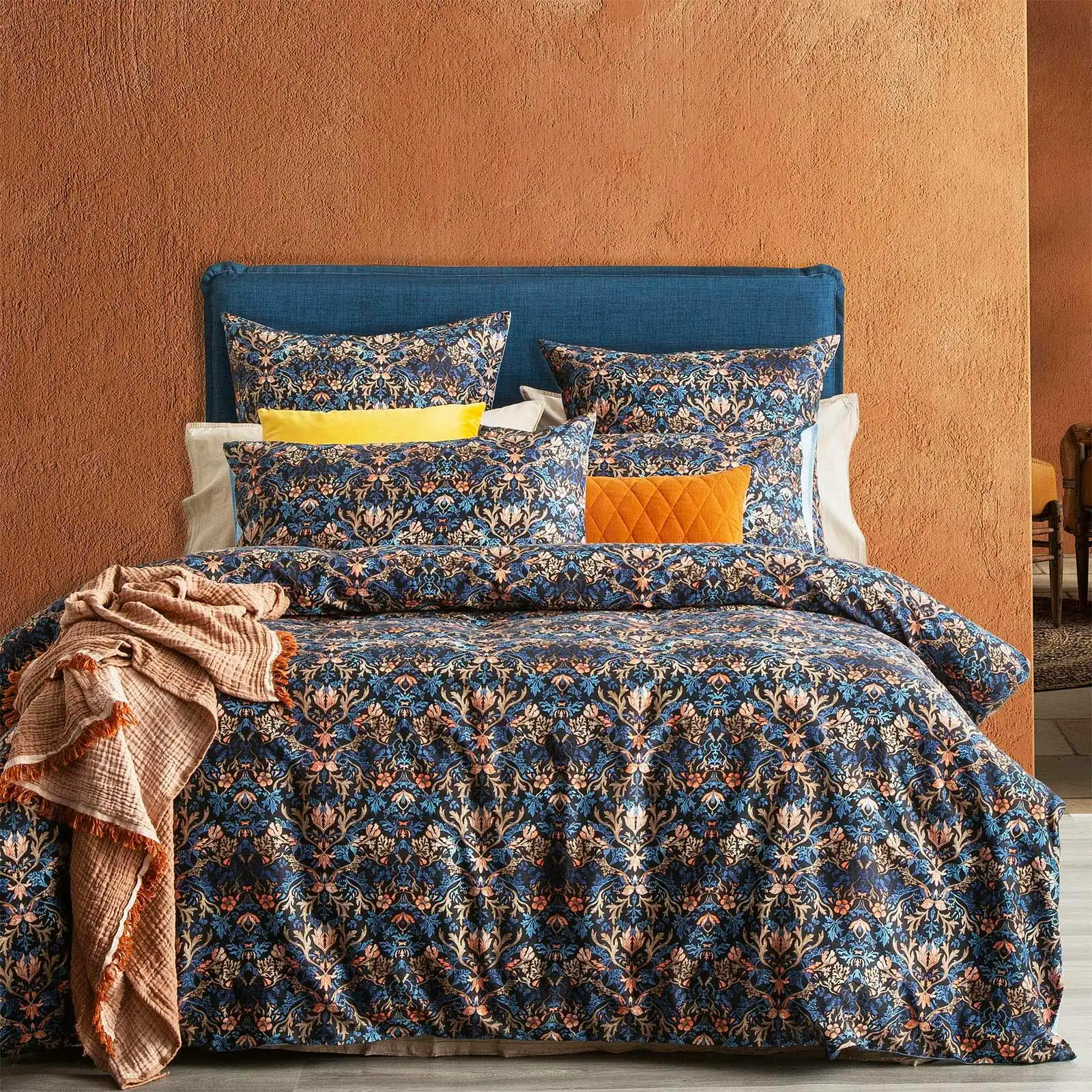 Blackthorn Quilt cover set 300 Thread Count Cotton Reversible